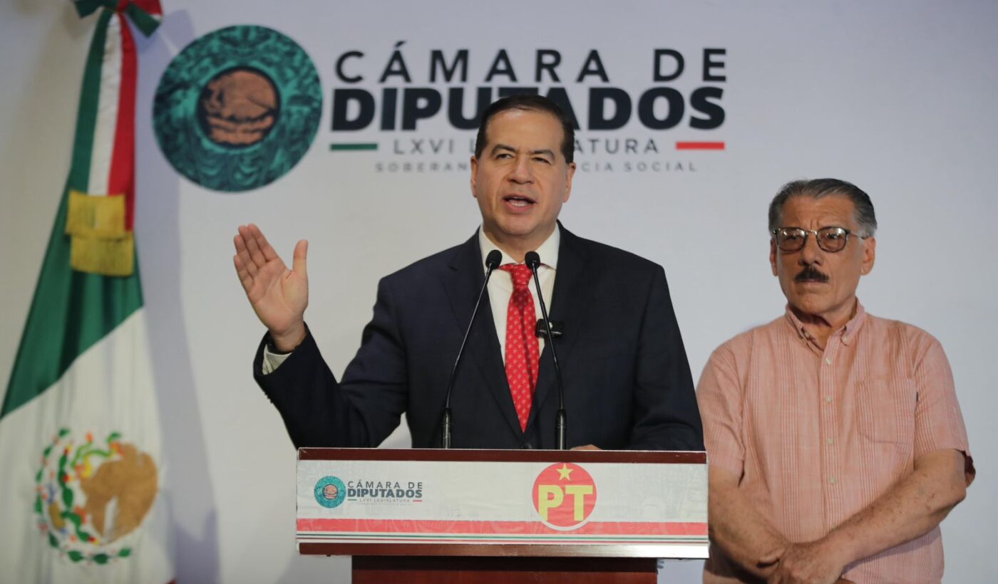Ricardo Mejía Berdeja durante una conferencia de prensa en la Cámara de Diputados